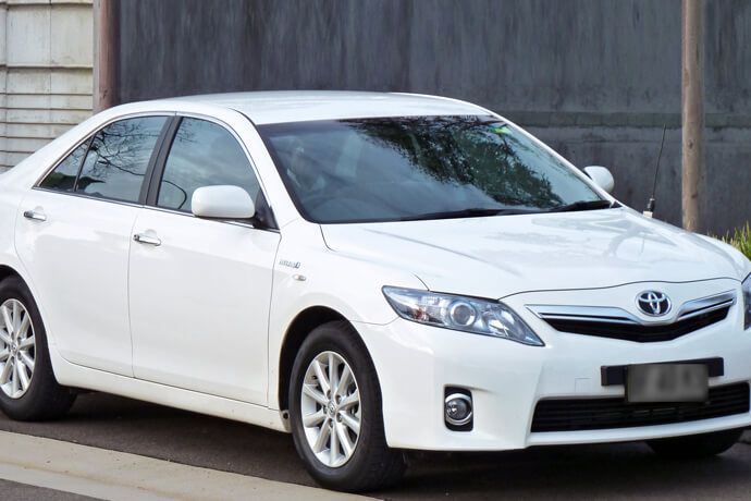 我有一台CAMRY，想用汽車借款10萬，但我平常晚上九點才下班，我看你們的營業時間也是到九點，能夠等等我嗎？